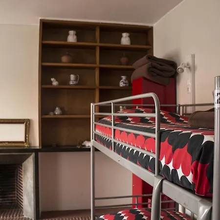 Old Town Hostel *