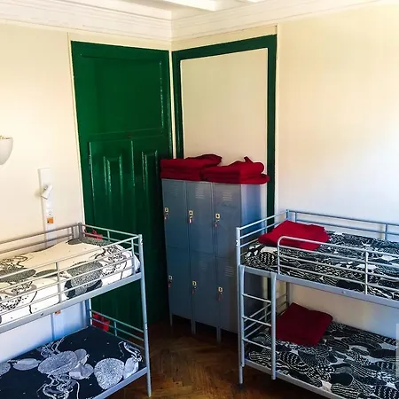 Old Town Hostel *